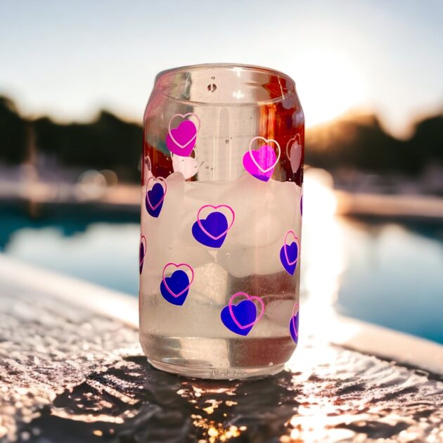 Corazones que cambia color. Vaso de acrílico tipo lata